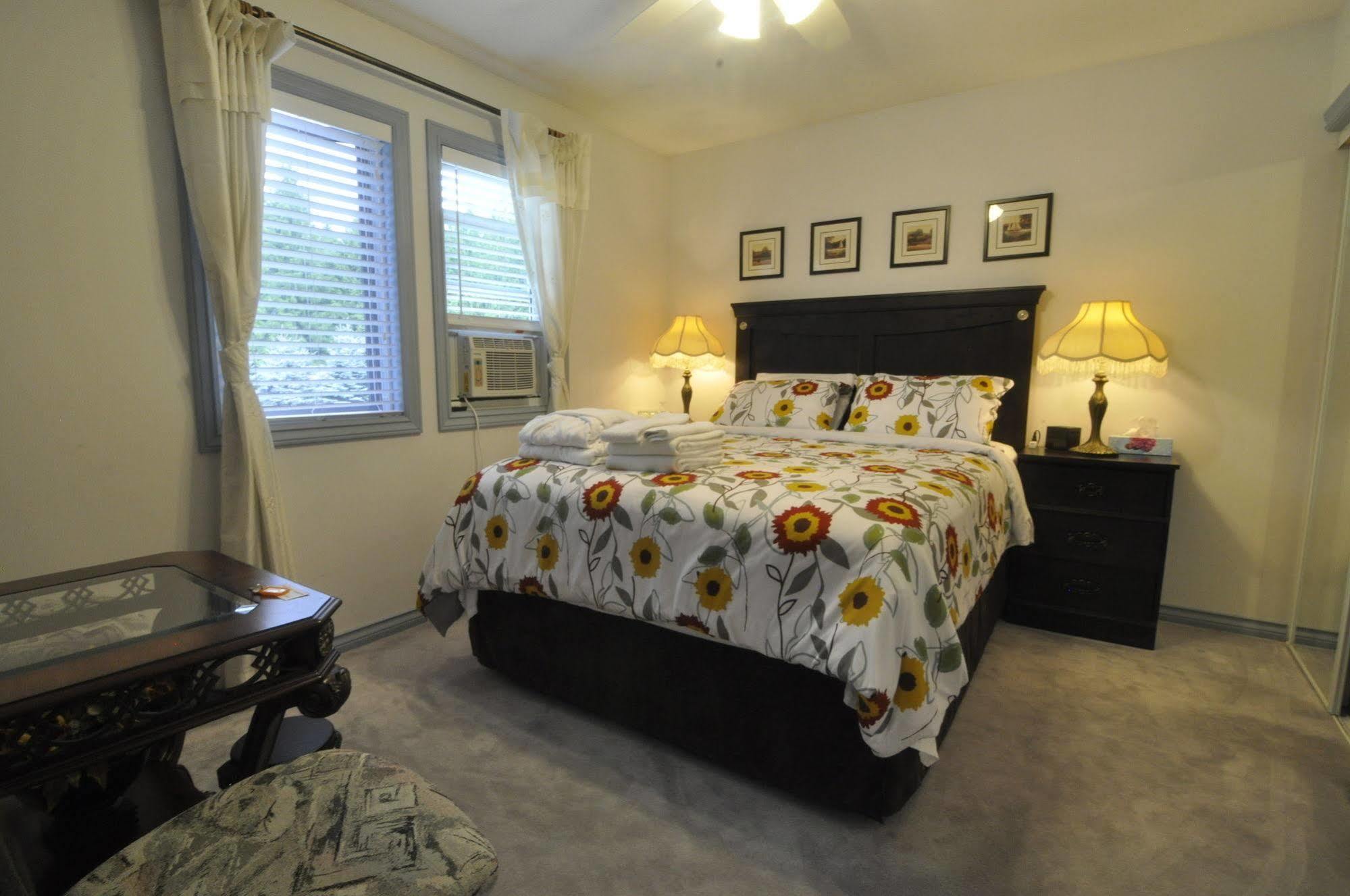 Cornerstone Bed And Breakfast เรเวลสโตก ภายนอก รูปภาพ