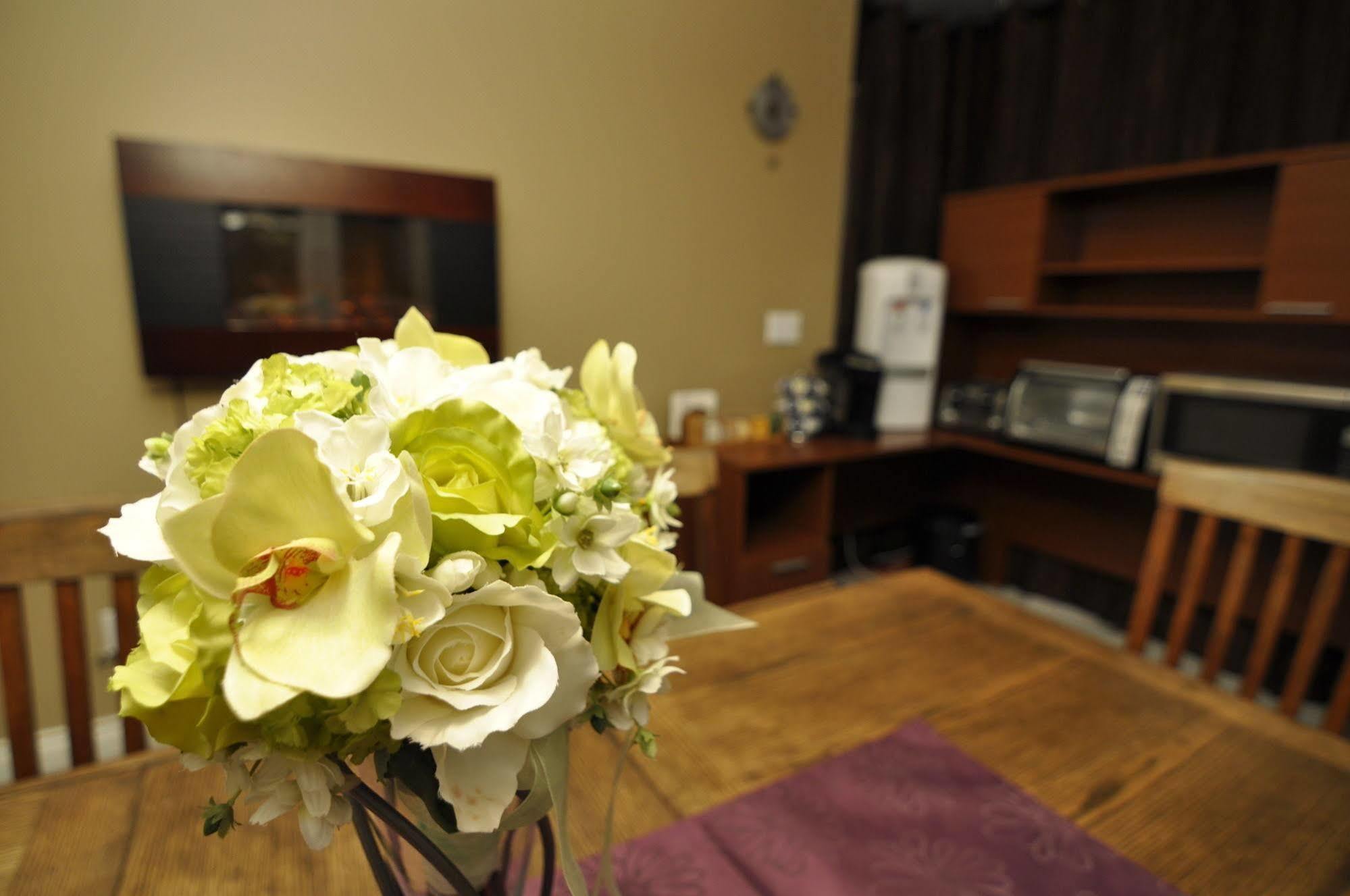 Cornerstone Bed And Breakfast เรเวลสโตก ภายนอก รูปภาพ